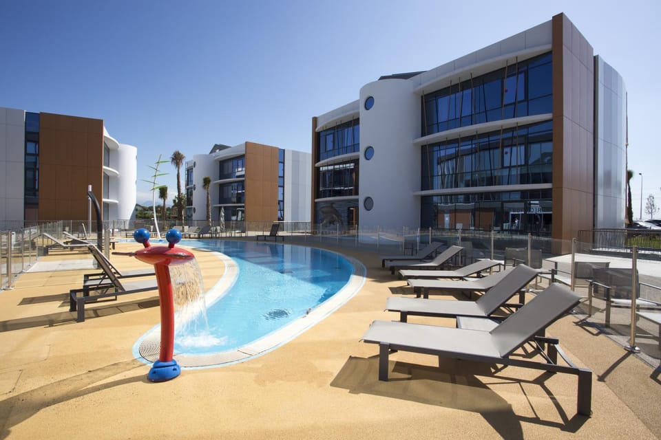 Property building, Swimming pool