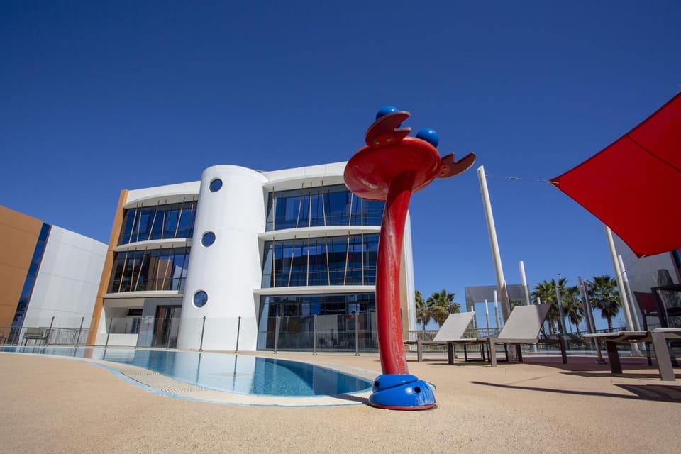 Property building, Swimming pool, Swimming pool