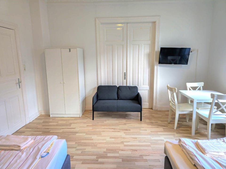 TV and multimedia, Photo of the whole room, Seating area