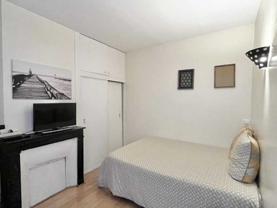 Paris Center Quarter Latin Nice 1 bedroom Apartment in Paris