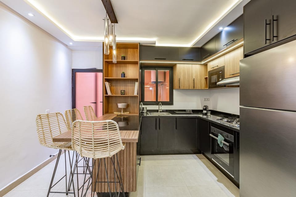 Kitchen or kitchenette, Dining area, dishwasher, minibar, oven, stove