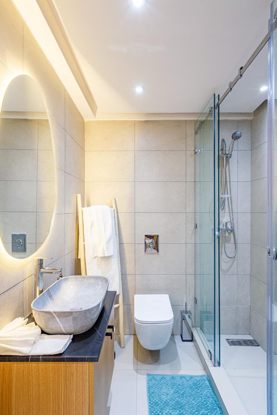 Shower, Toilet, Bathroom, towels