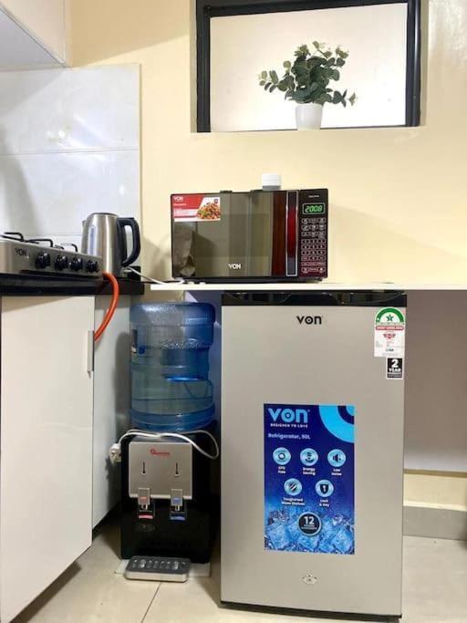 Kitchen or kitchenette, oven