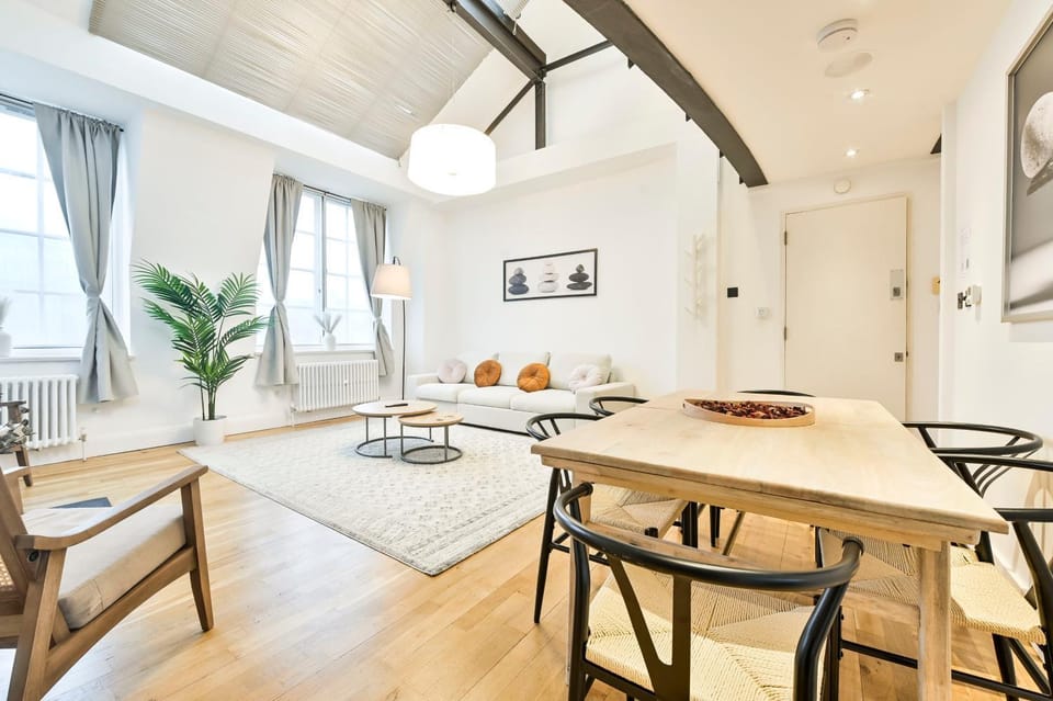 Light and Airy Central London Apartment Apartment in City of Westminster