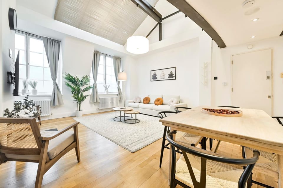 Light and Airy Central London Apartment Apartment in City of Westminster
