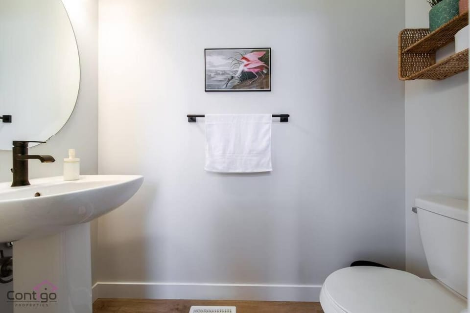 Toilet, Bathroom, towels