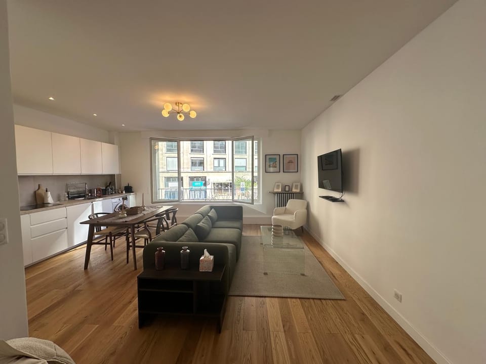 Communal lounge/ TV room, TV and multimedia, Kitchen or kitchenette, Living room, Seating area, Dining area