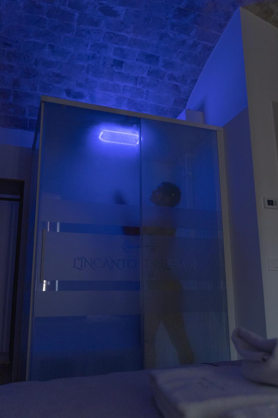 Shower, Night, Spa and wellness centre/facilities