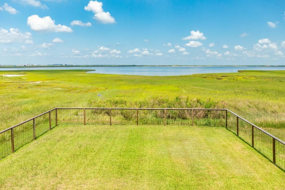 The Blue Crab - Beach Retreat & Chill Spot! House in Surfside Beach