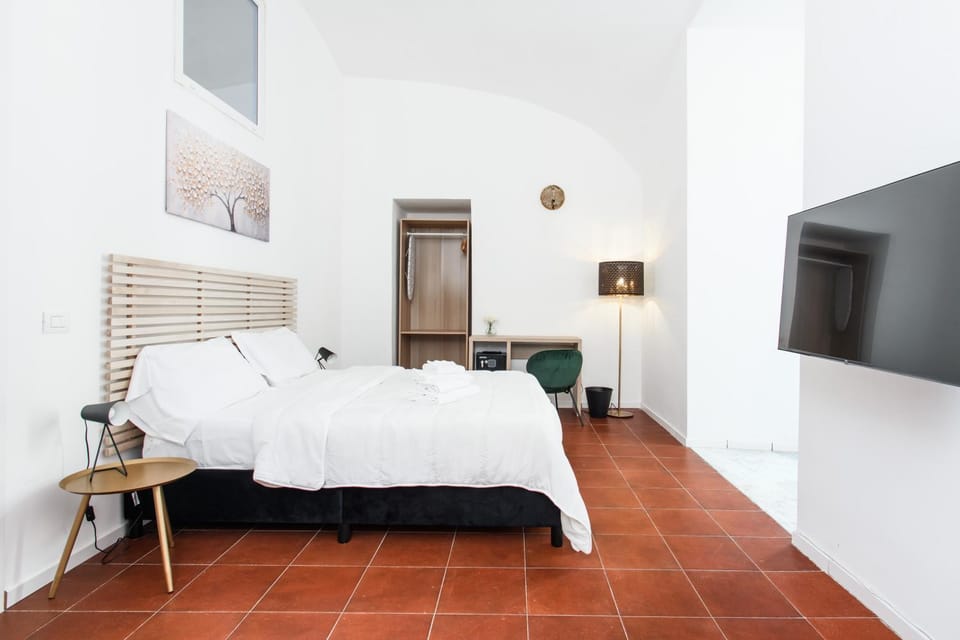 Giglio Borbonico By Dimorra Bed and Breakfast in Naples