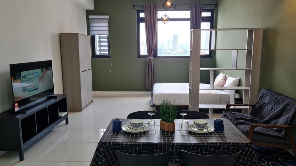 Photo of the whole room, Seating area
