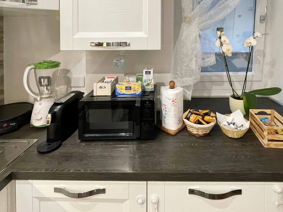 Coffee/tea facilities, Kitchen or kitchenette