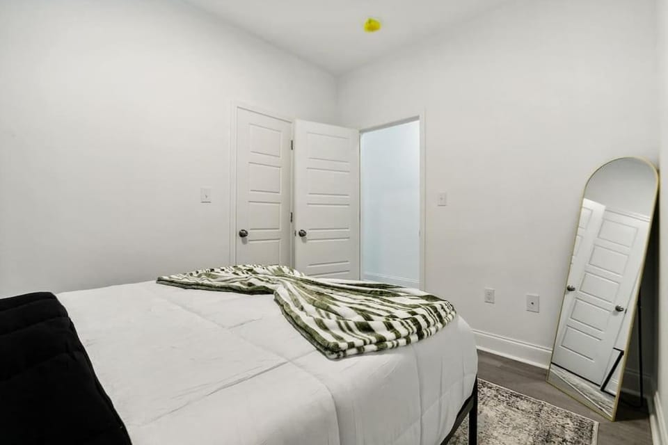 15 Bedrooms in the Heart of NOLA Apartment in Ninth Ward