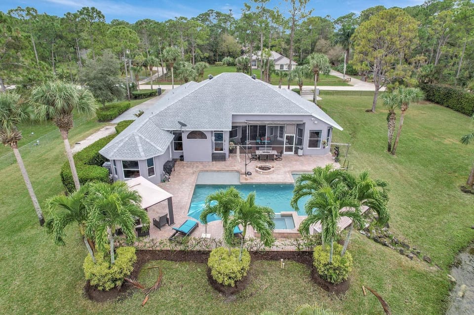 Why Is Everyone Obsessed With This House House in Palm Beach Gardens