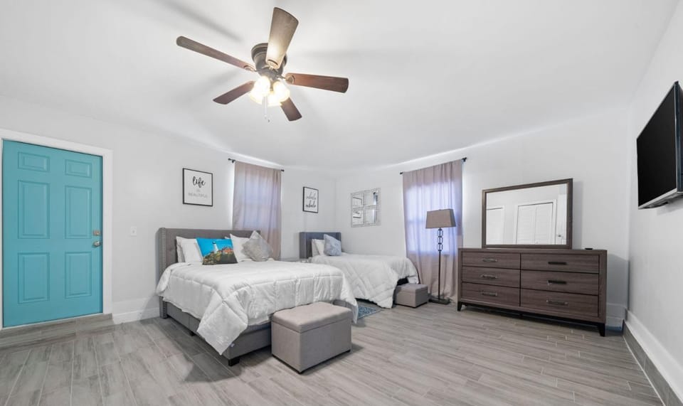 Faithfulness Investment inc Bed and Breakfast in Riviera Beach