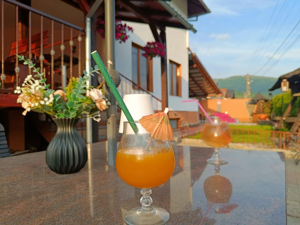 Balcony/Terrace, Mountain view