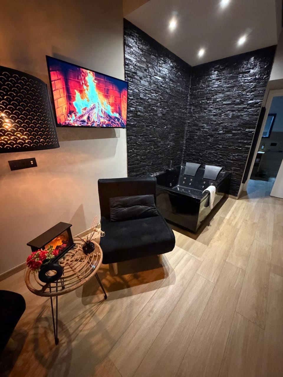 Hot Tub, TV and multimedia