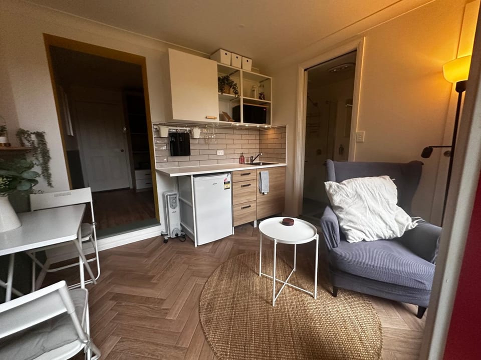 Kitchen or kitchenette, Living room, Dining area, minibar, pet friendly, stove