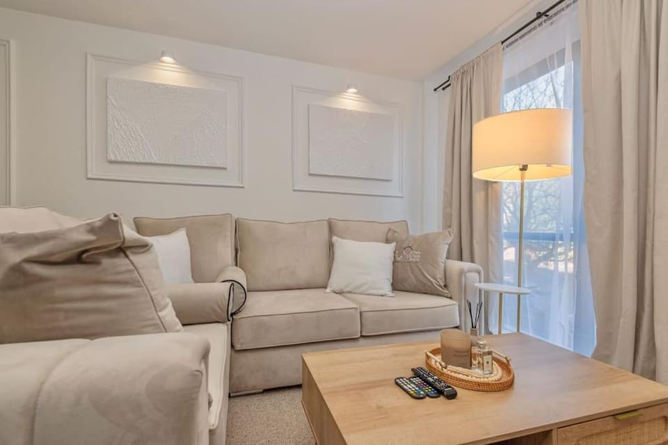 The Ivory Nook, Cozy & Spacious, Sleeps 8 Apartment in Leeds