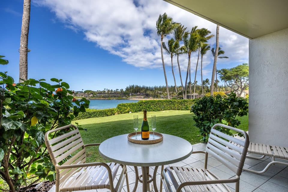 Patio, Natural landscape, View (from property/room), Balcony/Terrace, Living room, Dining area