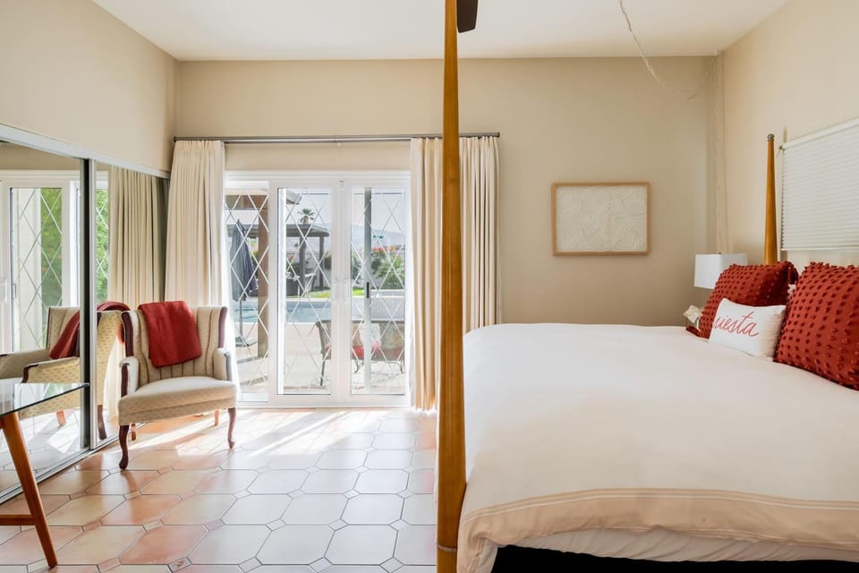 Movie Colony Oasis - Peaceful Walk to Downtown House in Palm Springs