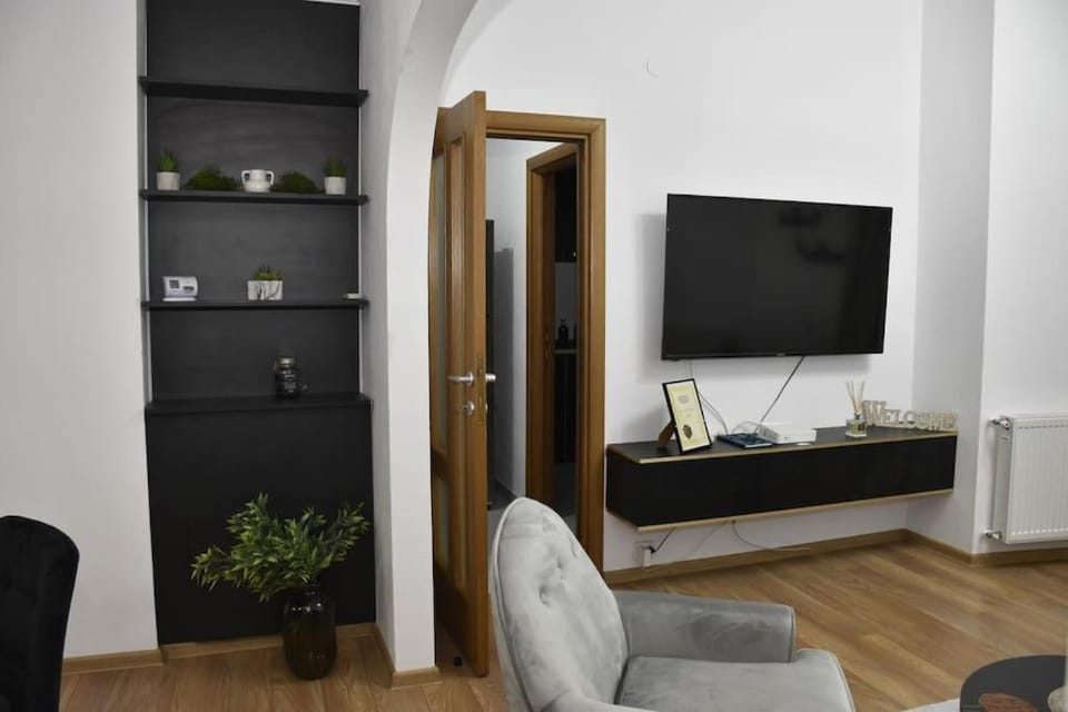 Communal lounge/ TV room, TV and multimedia, Living room, Seating area, Evening entertainment