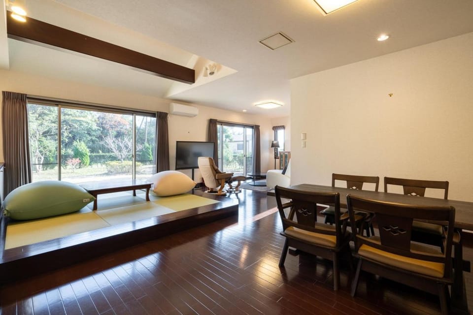 Living room, Seating area, Dining area