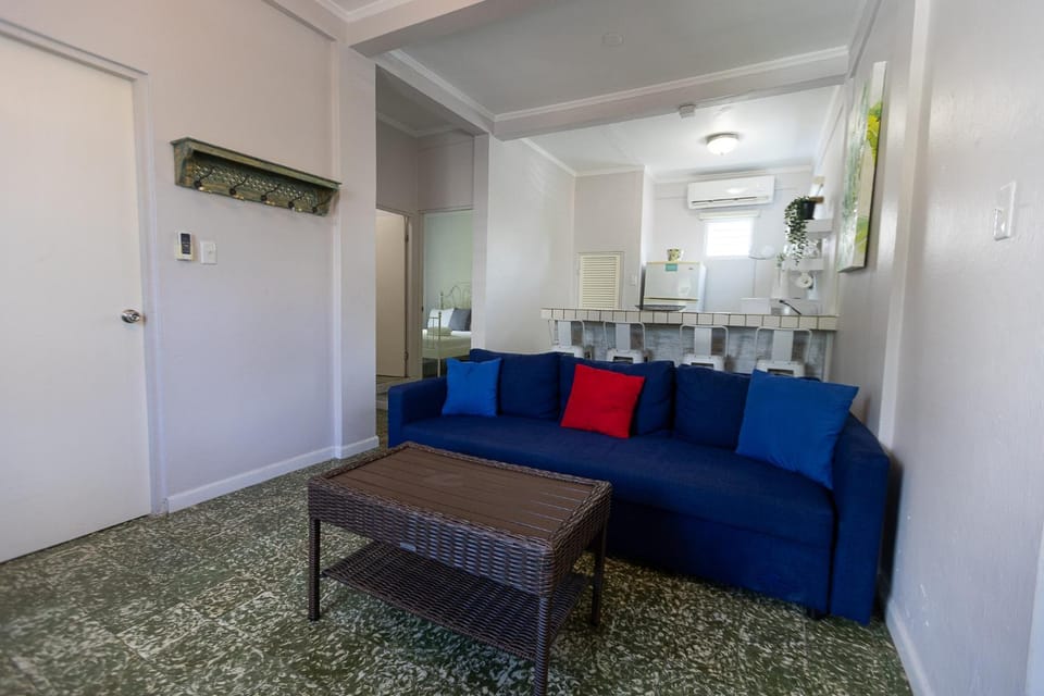 201-Vintage Modern Haven in the City, Near the Beach with Free Parking Apartment in San Juan