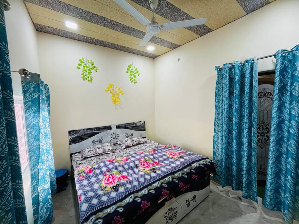 Shanti Paying Guest House Bed and Breakfast in Uttar Pradesh