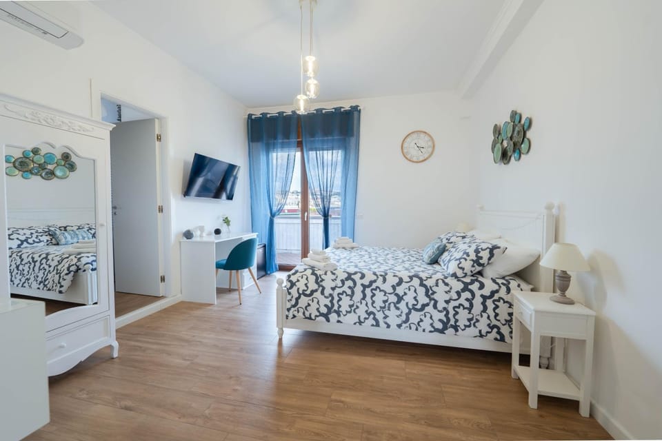 LuLi Rooms Napoli Bed and Breakfast in Naples