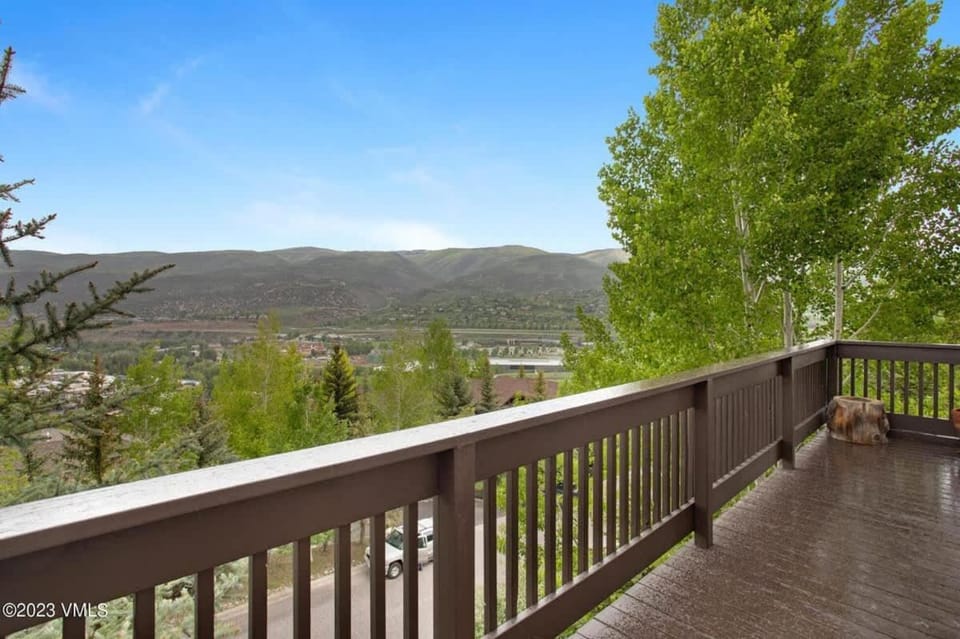 Gold Dust Getaway with Hot tub, near Ski Resorts House in Edwards