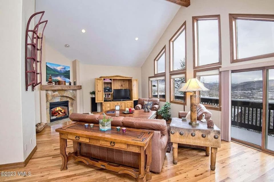 Gold Dust Getaway with Hot tub, near Ski Resorts House in Edwards