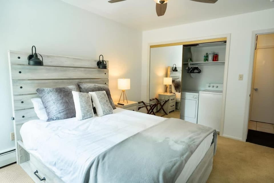 Local's Condo in Vail Steps from Ski Shuttle Apartment in Vail