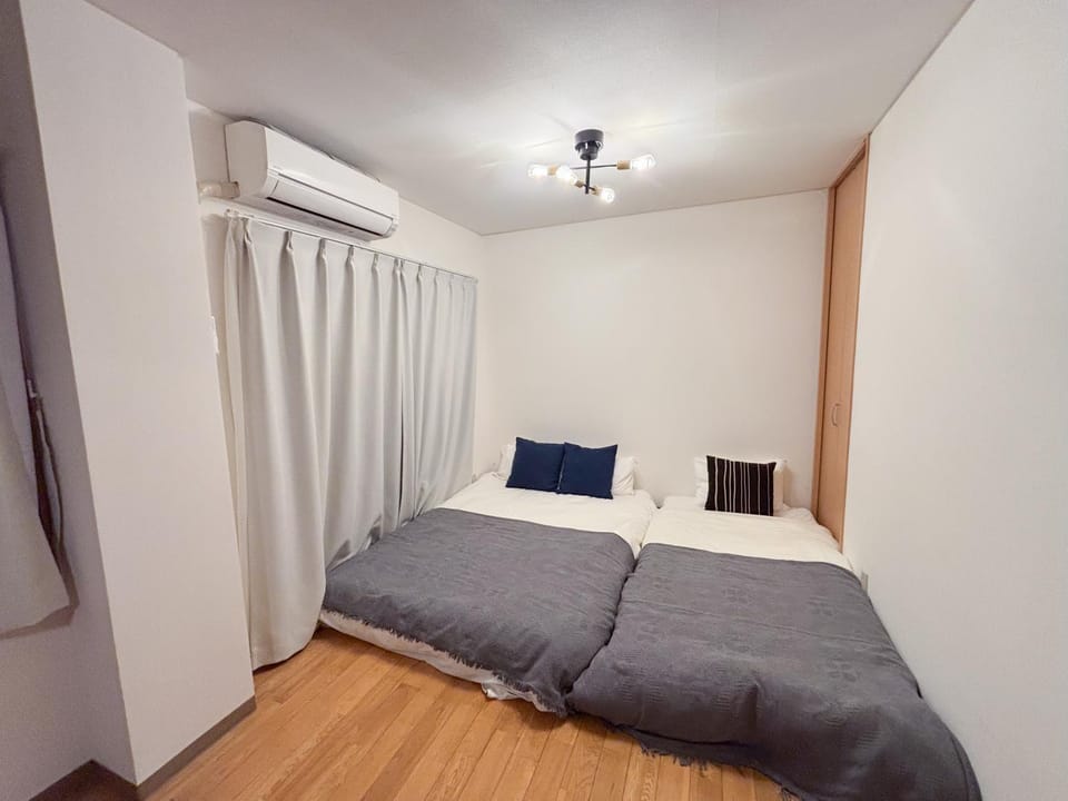 Bedroom, air conditioner