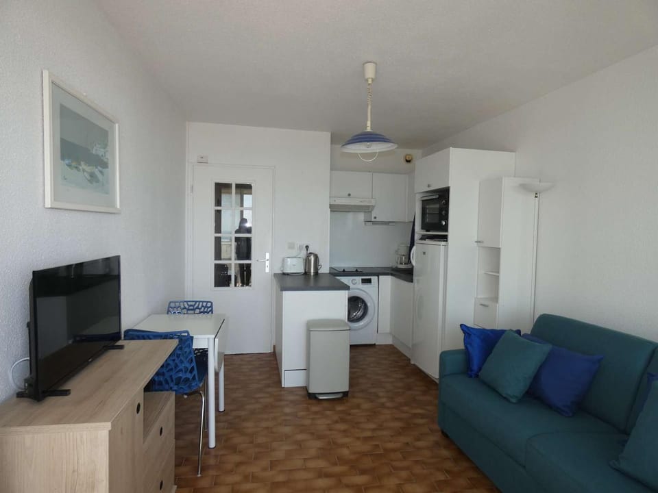 Appartement T2 Cabine - Quartier Animé, Vue Mer, Parking Privé - FR-1-328-260 Cabin in La Grande-Motte