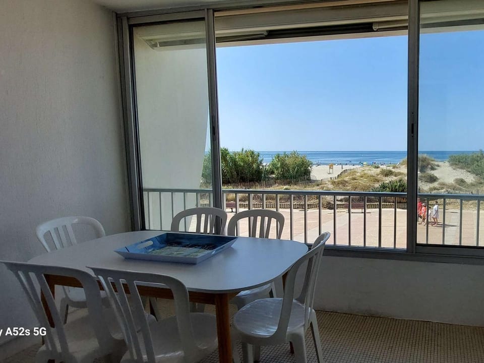 Appartement T2 Cabine - Quartier Animé, Vue Mer, Parking Privé - FR-1-328-260 Cabin in La Grande-Motte