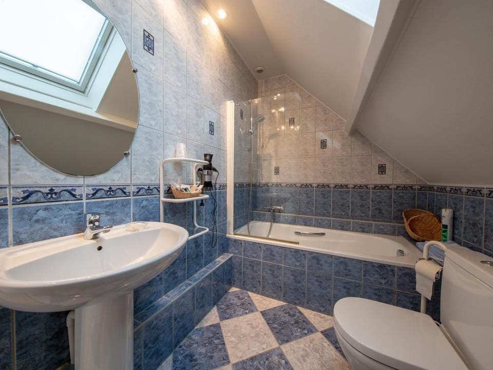 Suite familiale confortable avec WiFi à Saint-Benoît-sur-Loire, animaux admis - FR-1-590-447 Bed and Breakfast in Centre-Val de Loire