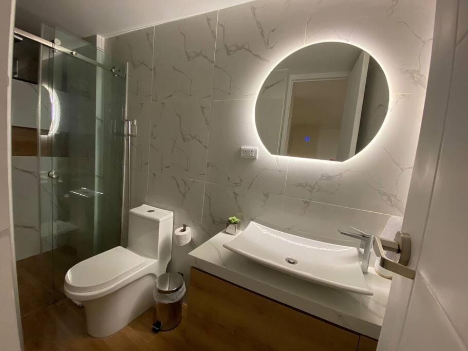 Shower, Toilet, Bathroom, bidet, towels