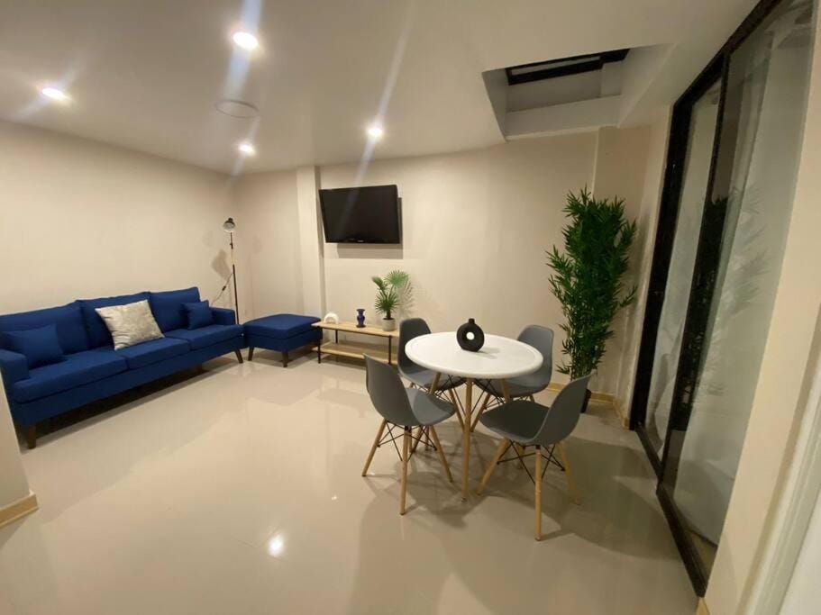 TV and multimedia, Living room, Seating area, Dining area