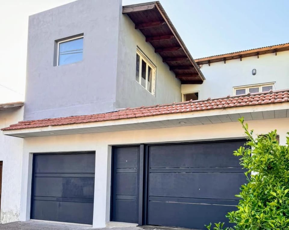 propiedades cerca de Güemes y playa grande House in Mar del Plata