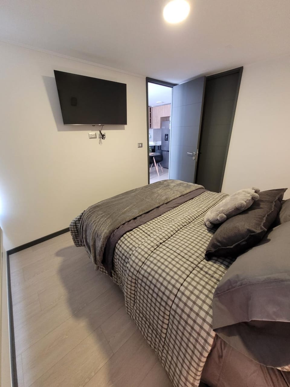 Bed, TV and multimedia, Photo of the whole room, Evening entertainment, Bedroom