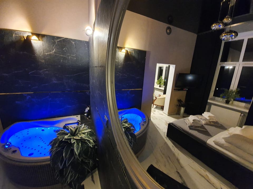 Night, Hot Tub, Spa and wellness centre/facilities