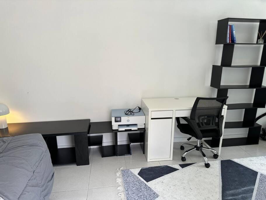 Quiet, private studio 1 queen bed reasonable price for couples and single Apartment in Sydney