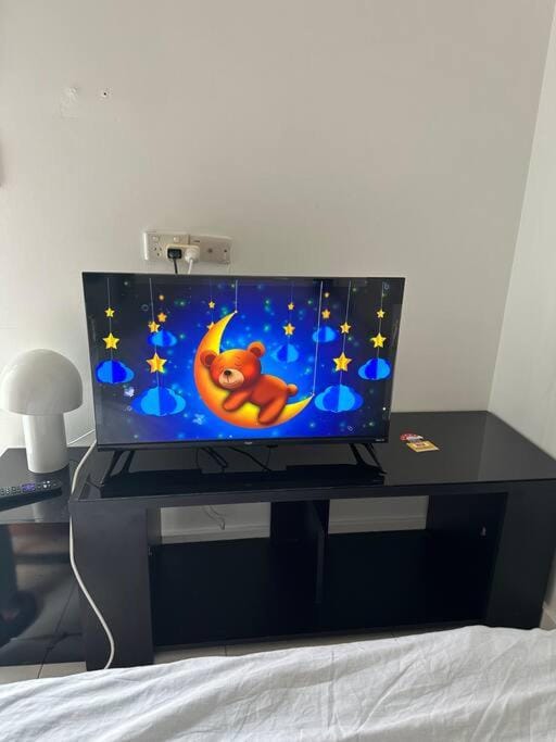 Quiet, private studio 1 queen bed reasonable price for couples and single Apartment in Sydney