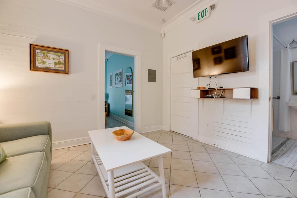 African Queen - Harbor Walk Hideaways Apartment in Key West