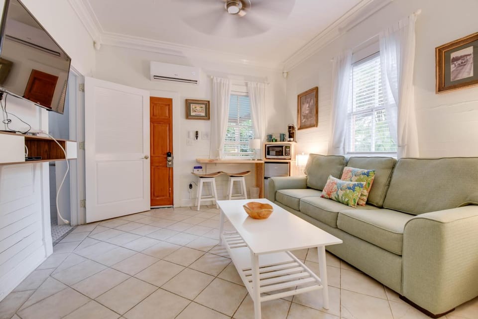 African Queen - Harbor Walk Hideaways Apartment in Key West