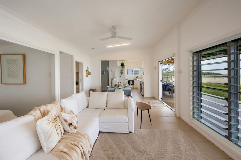 Driftaway- Absolute Beachfront- Stone Real Estate Yamba House in Brooms Head