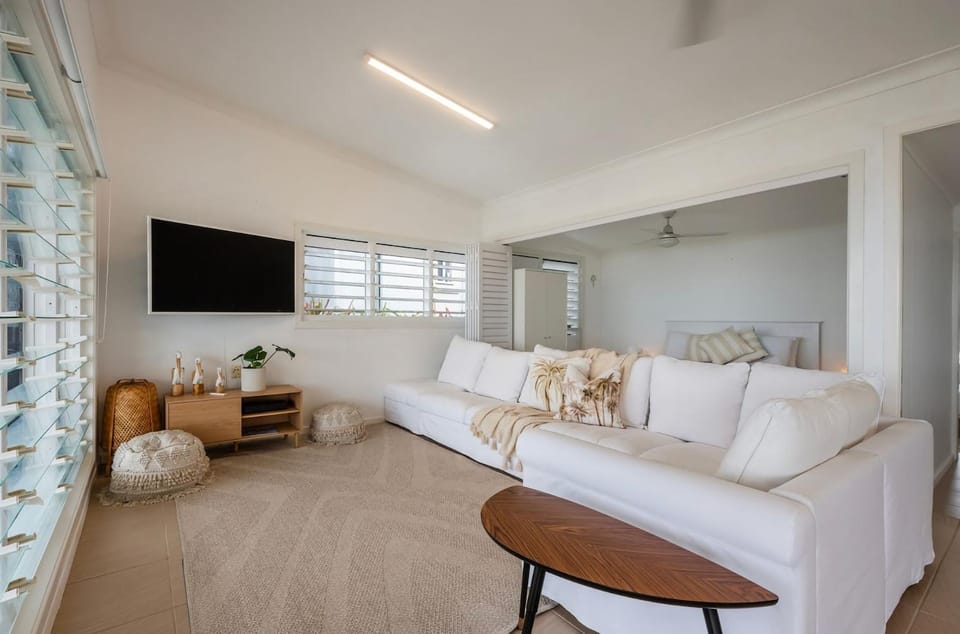 Driftaway- Absolute Beachfront- Stone Real Estate Yamba House in Brooms Head