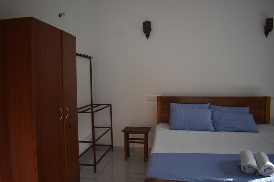 Villa Shiny Aura Bed and Breakfast in Hikkaduwa