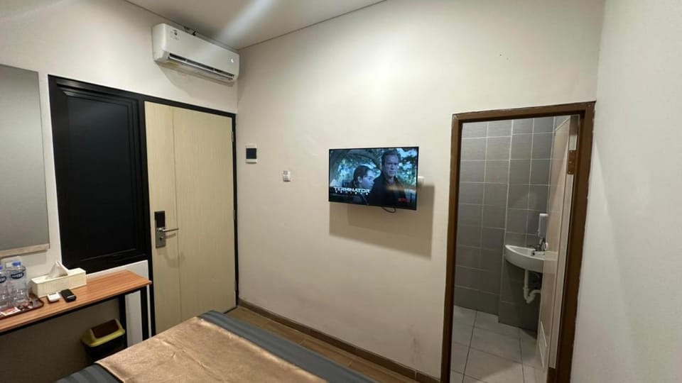 Bathroom, TV and multimedia, air conditioner
